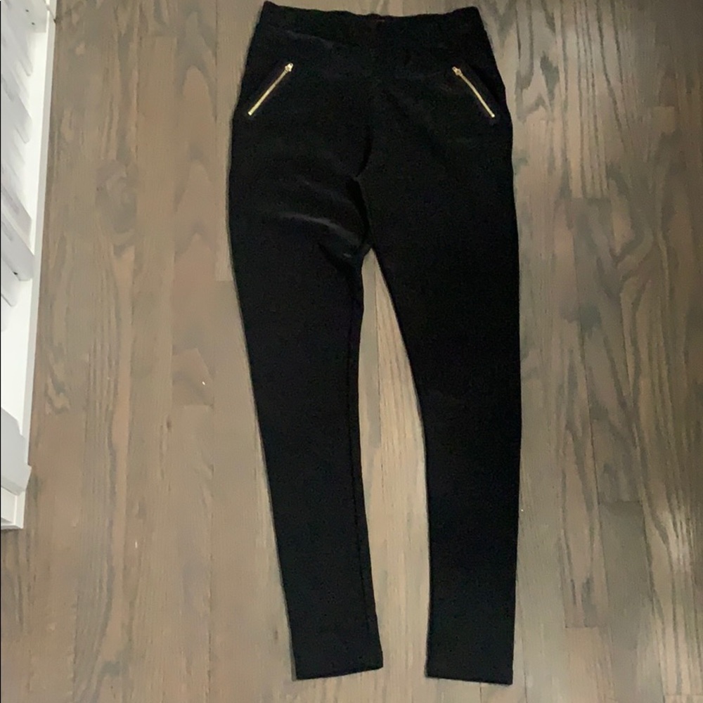 Dressed up black leggings with slight shine